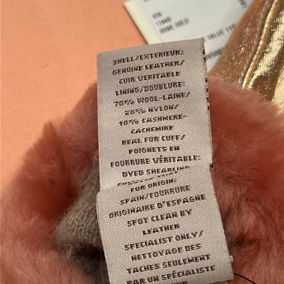 UGG glove. Size large but fit more like Medium and a half. - Picture 7 of 8